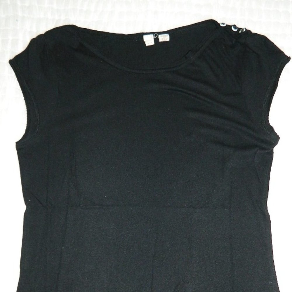 Little Yellow Button Black Tee Cap Sleeves, 3 Buttons on Shoulder, Small